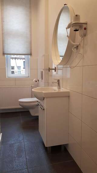 Апарт-отели 1 Night In Poznań - Matejki Apartments Познань Апартаменты с 1 спальней-3